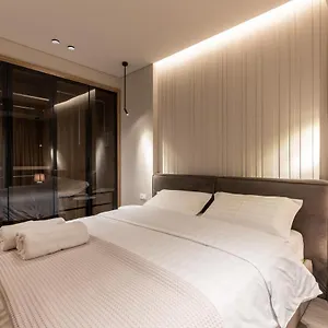 Apartment Night, Tirana