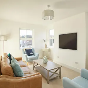 Host & - Osborne House Holiday home Whitby